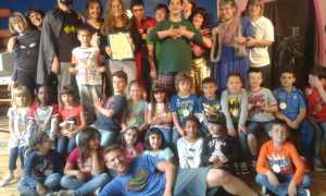 Gli artisti del centro diurno di Omegna e i bambini delle elementari di Armeno