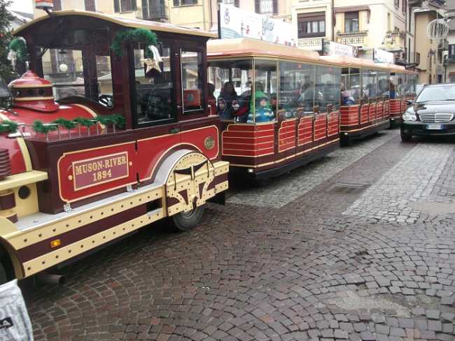 bimbi asilo trenino