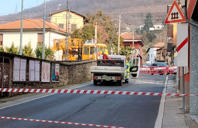 camion passaggio livello omegna