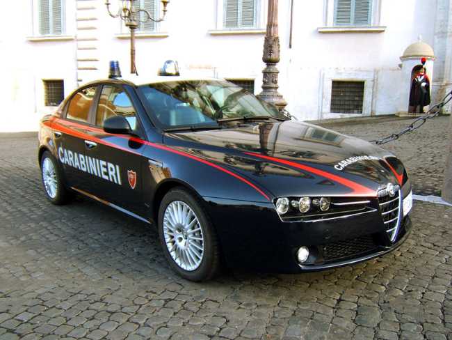 carabinieri auto