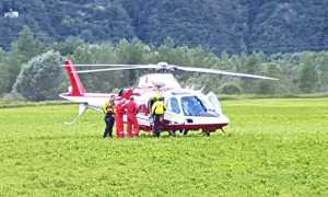 elicottero bianco vigili fuoco terra prato