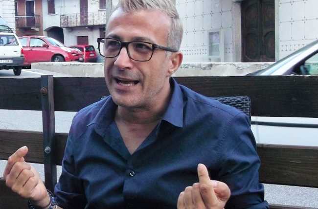 frisone omegna mani