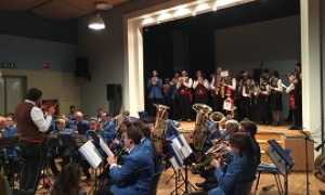 le due bande suonano inno nazionale270