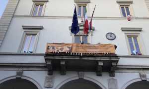 omegna striscione orange the world