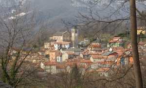 q sopra vista paese lontano