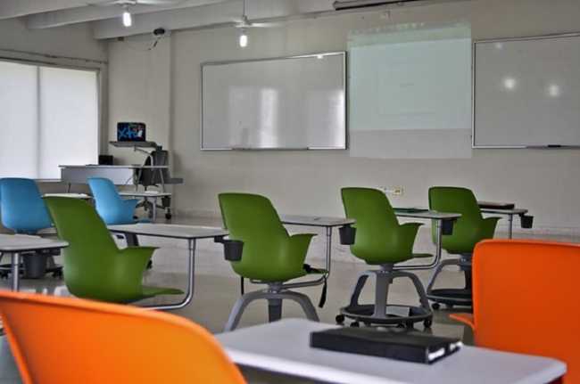 scuola aula sedie