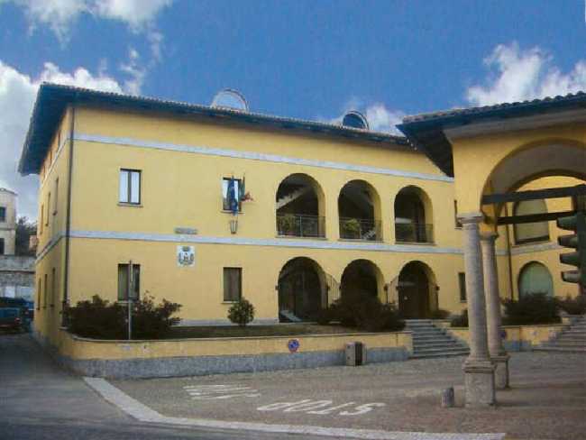 Oleggio Castello, borse di studio per laureati