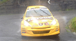 corto rally auto tornante